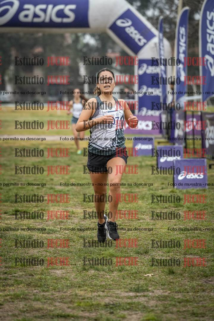 Fotos de la llegada del cross de 4000 m - mujeres y varones