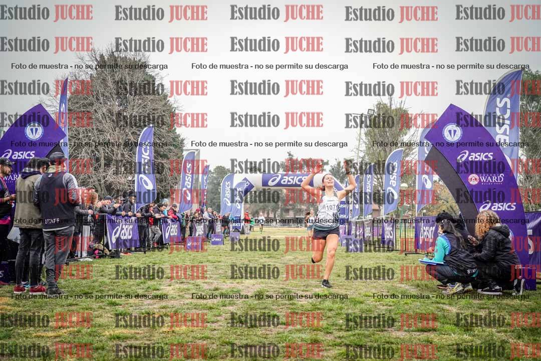 Fotos de la llegada del cross de 4000 m - mujeres y varones