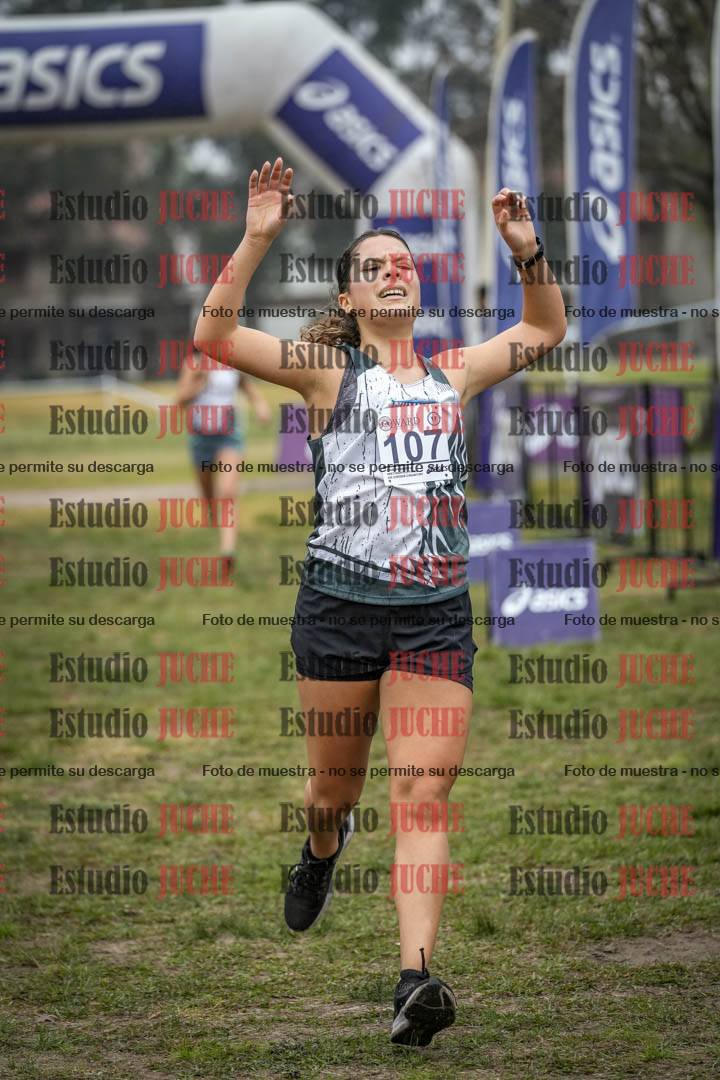 Fotos de la llegada del cross de 4000 m - mujeres y varones