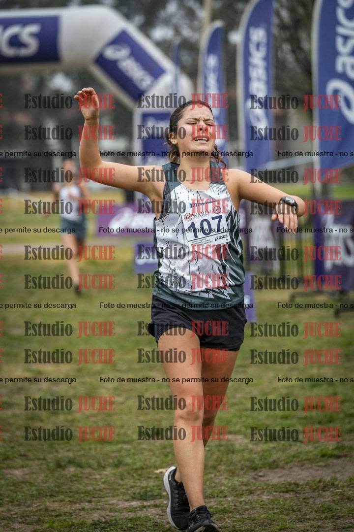 Fotos de la llegada del cross de 4000 m - mujeres y varones
