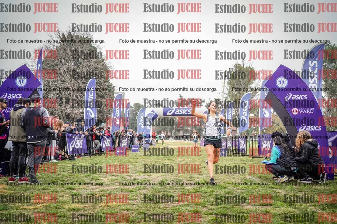 Fotos de la llegada del cross de 4000 m - mujeres y varones