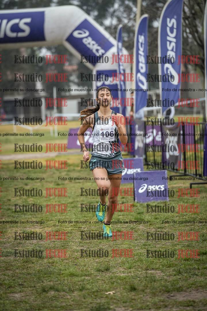 Fotos de la llegada del cross de 4000 m - mujeres y varones