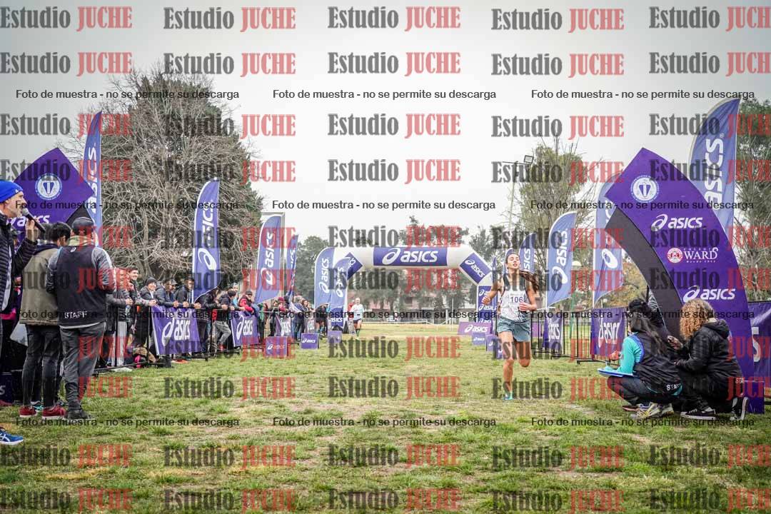 Fotos de la llegada del cross de 4000 m - mujeres y varones