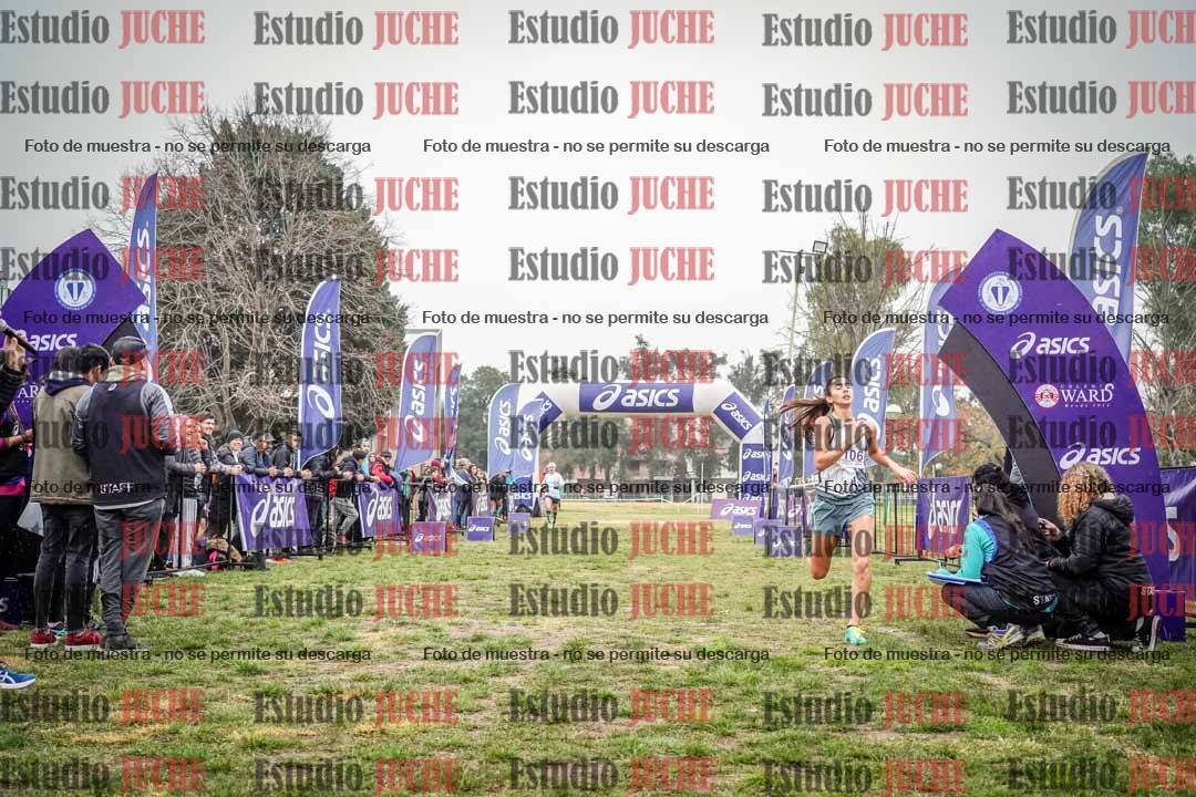 Fotos de la llegada del cross de 4000 m - mujeres y varones