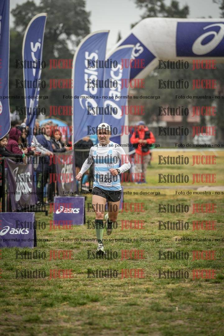 Fotos de la llegada del cross de 4000 m - mujeres y varones