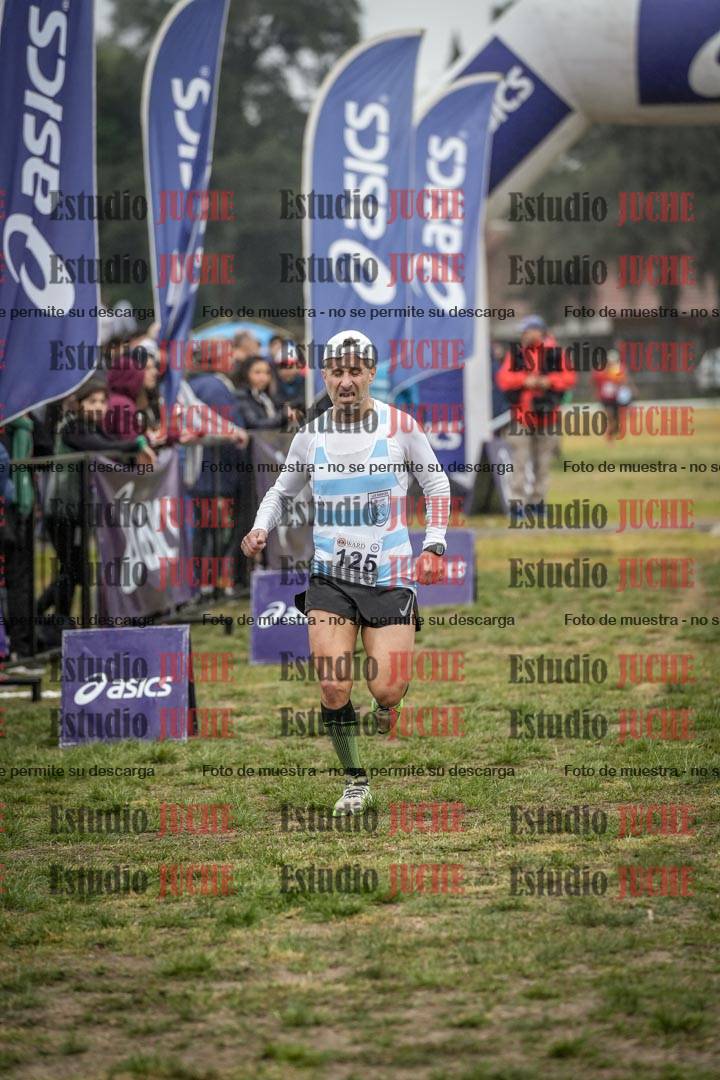 Fotos de la llegada del cross de 4000 m - mujeres y varones