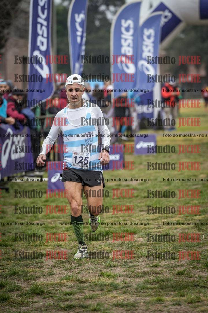 Fotos de la llegada del cross de 4000 m - mujeres y varones