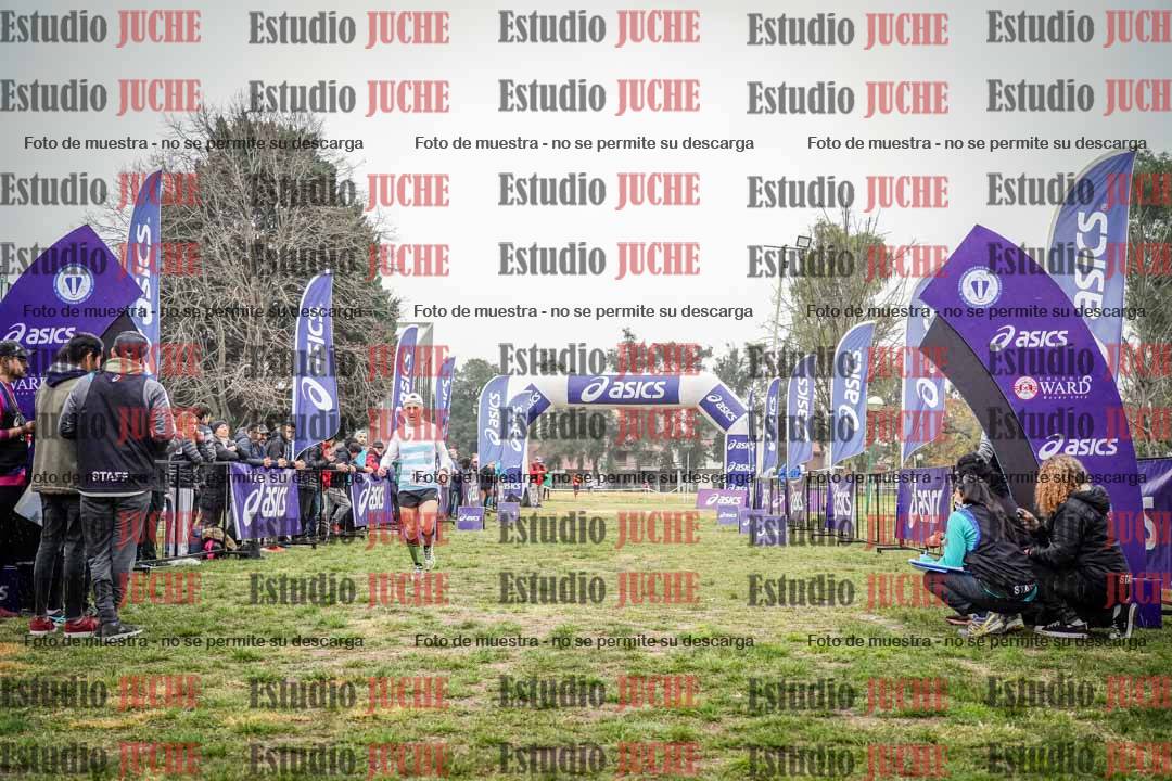 Fotos de la llegada del cross de 4000 m - mujeres y varones