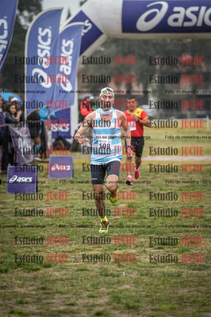 Fotos de la llegada del cross de 4000 m - mujeres y varones