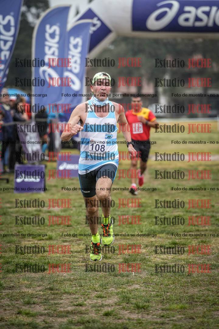 Fotos de la llegada del cross de 4000 m - mujeres y varones