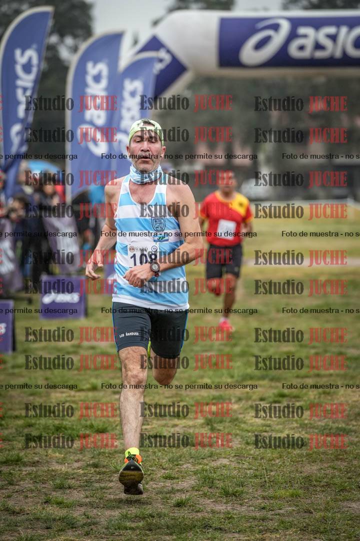 Fotos de la llegada del cross de 4000 m - mujeres y varones