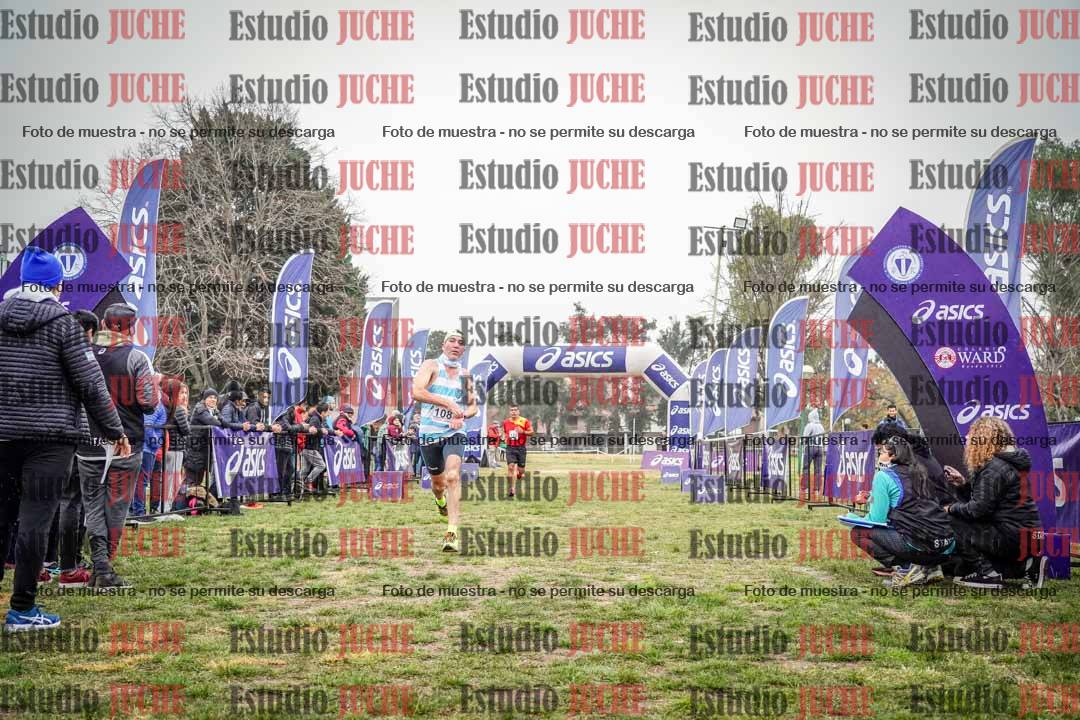 Fotos de la llegada del cross de 4000 m - mujeres y varones