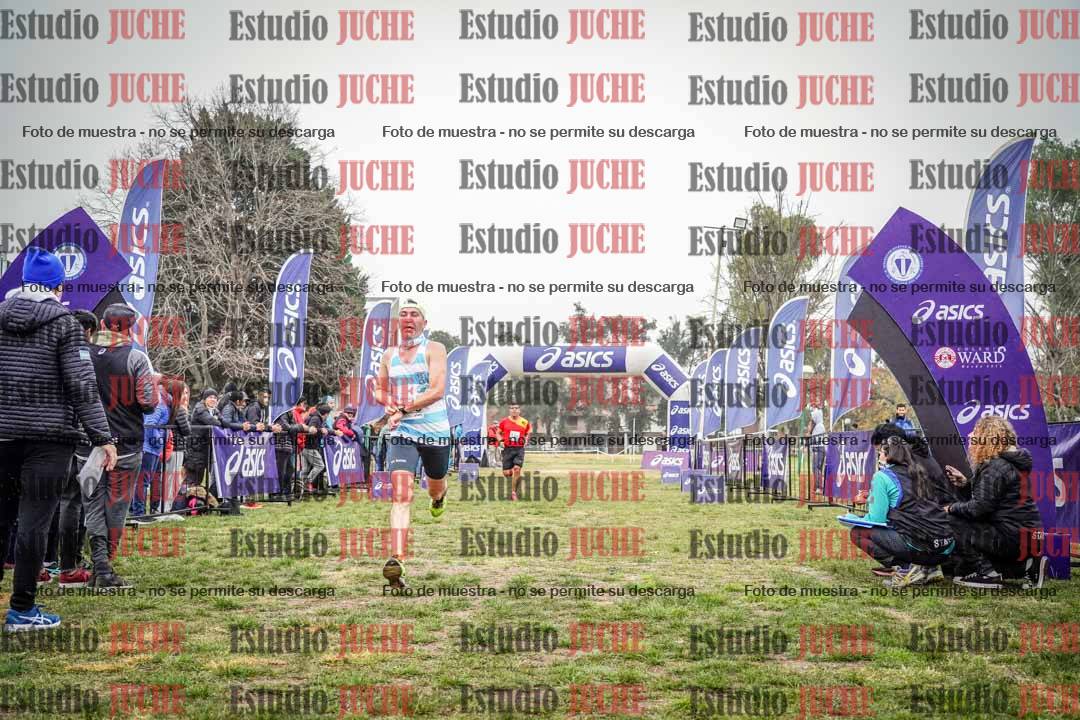 Fotos de la llegada del cross de 4000 m - mujeres y varones