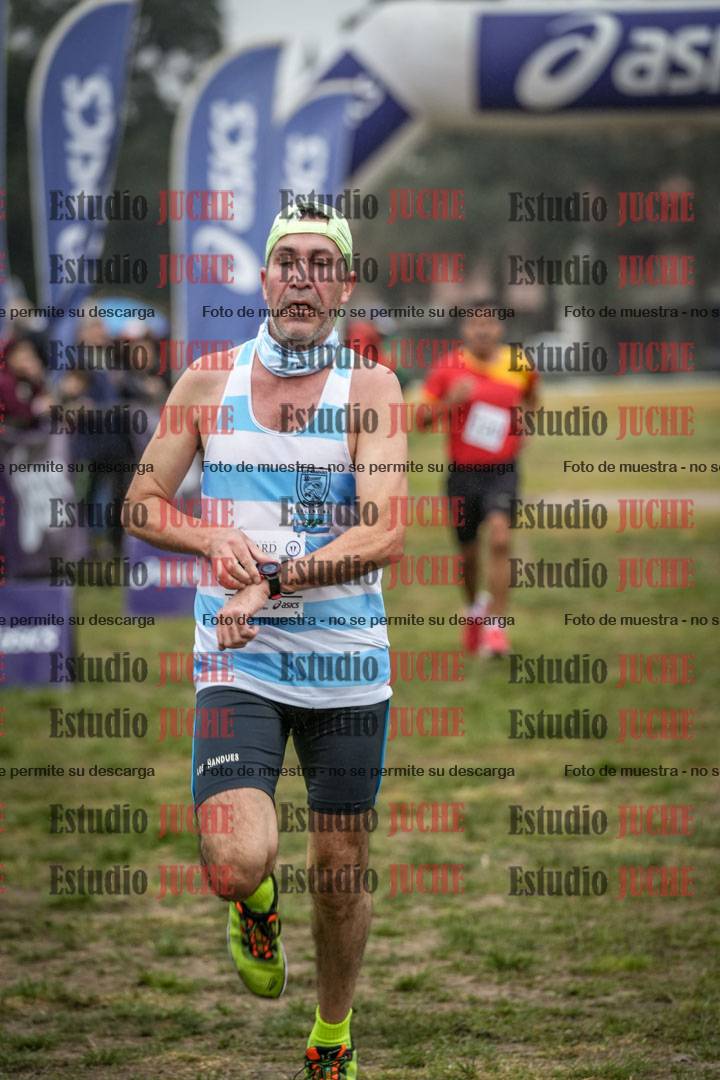 Fotos de la llegada del cross de 4000 m - mujeres y varones