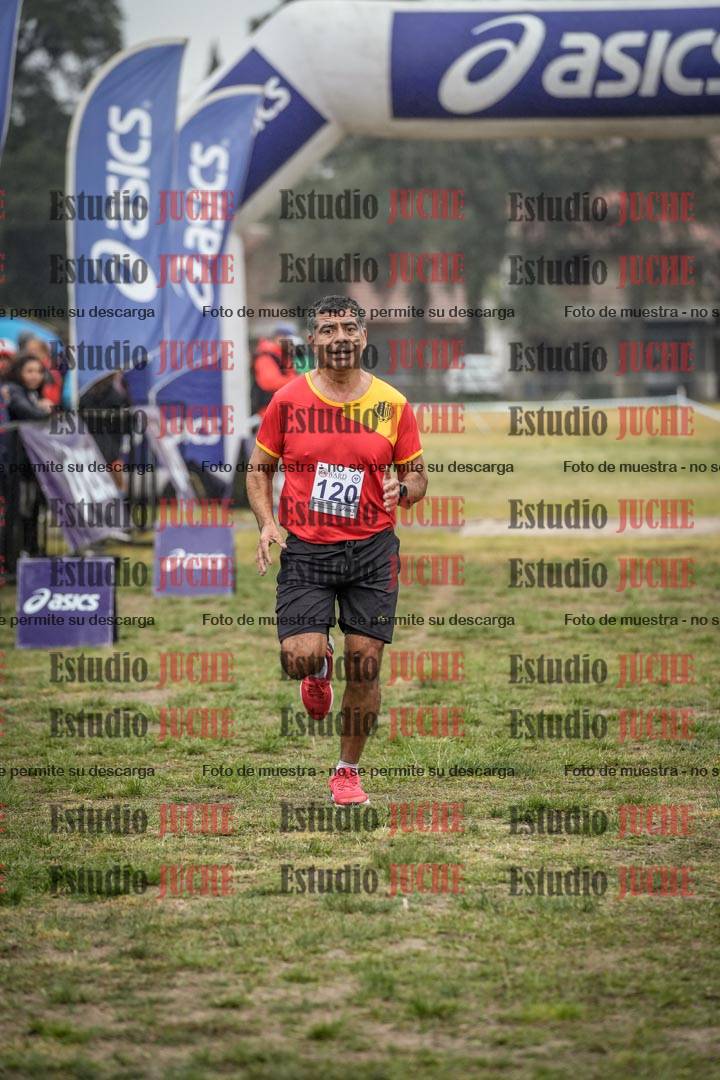 Fotos de la llegada del cross de 4000 m - mujeres y varones
