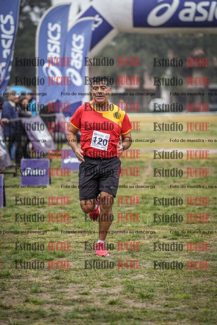 Fotos de la llegada del cross de 4000 m - mujeres y varones
