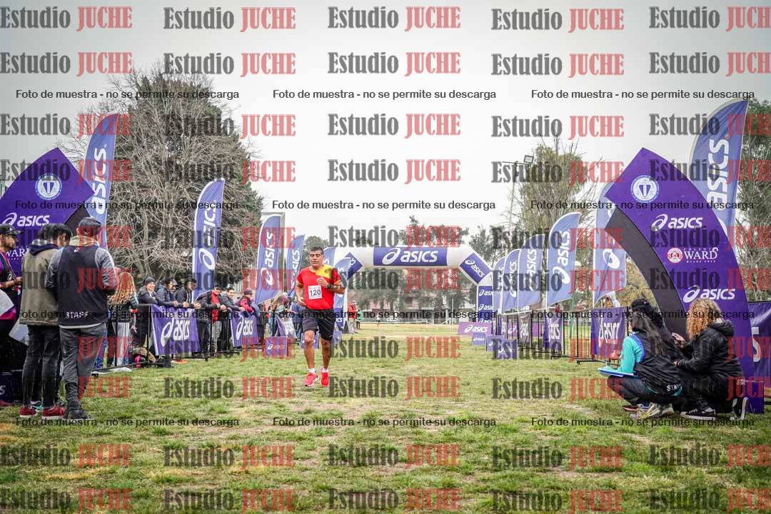 Fotos de la llegada del cross de 4000 m - mujeres y varones