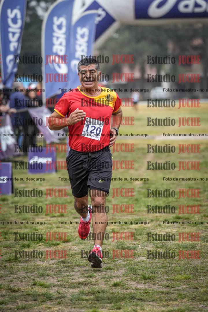 Fotos de la llegada del cross de 4000 m - mujeres y varones