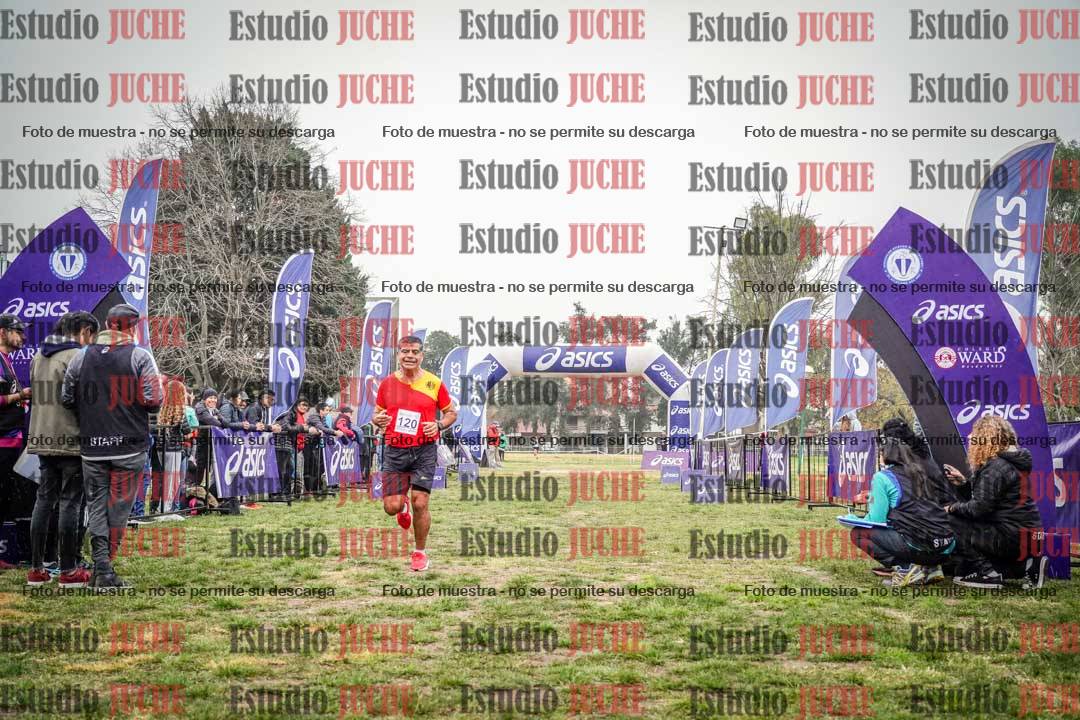 Fotos de la llegada del cross de 4000 m - mujeres y varones