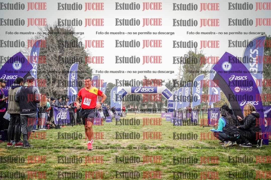 Fotos de la llegada del cross de 4000 m - mujeres y varones