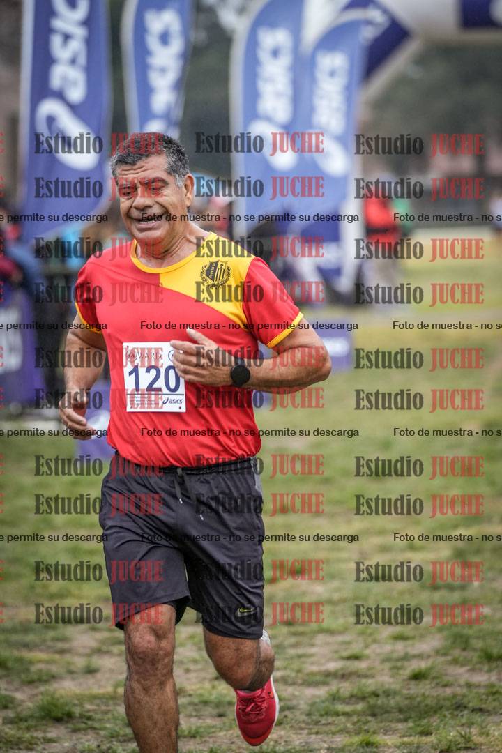 Fotos de la llegada del cross de 4000 m - mujeres y varones