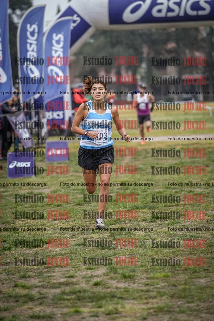 Fotos de la llegada del cross de 4000 m - mujeres y varones