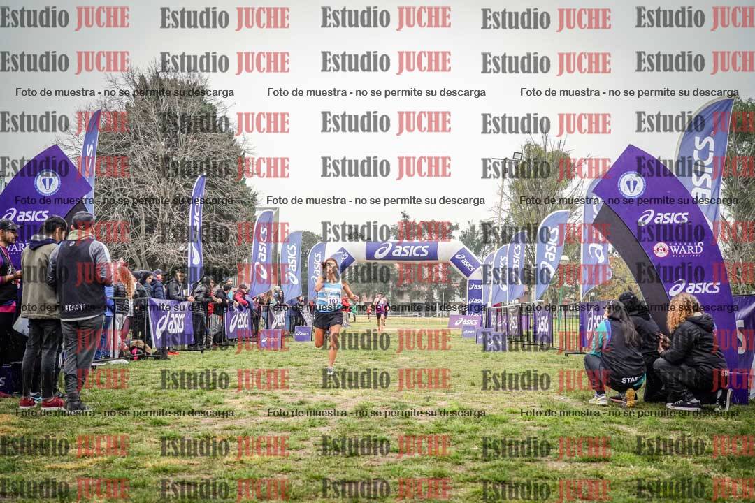 Fotos de la llegada del cross de 4000 m - mujeres y varones