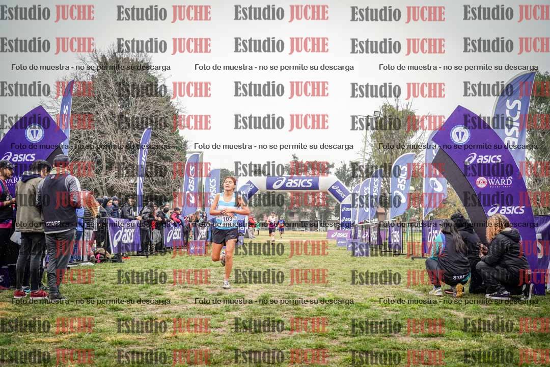 Fotos de la llegada del cross de 4000 m - mujeres y varones