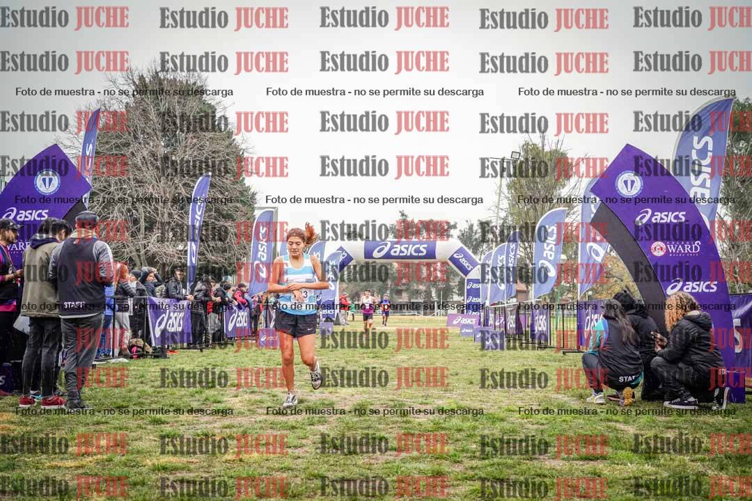 Fotos de la llegada del cross de 4000 m - mujeres y varones