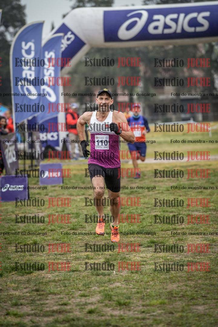 Fotos de la llegada del cross de 4000 m - mujeres y varones