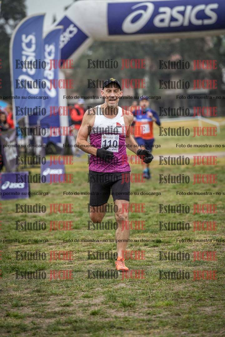 Fotos de la llegada del cross de 4000 m - mujeres y varones