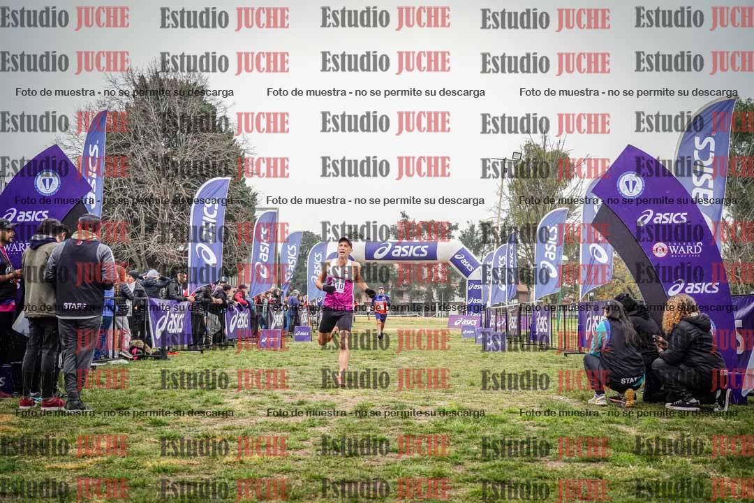 Fotos de la llegada del cross de 4000 m - mujeres y varones