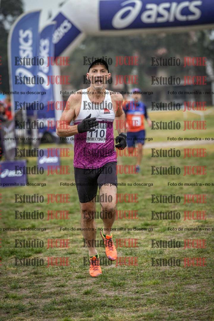 Fotos de la llegada del cross de 4000 m - mujeres y varones