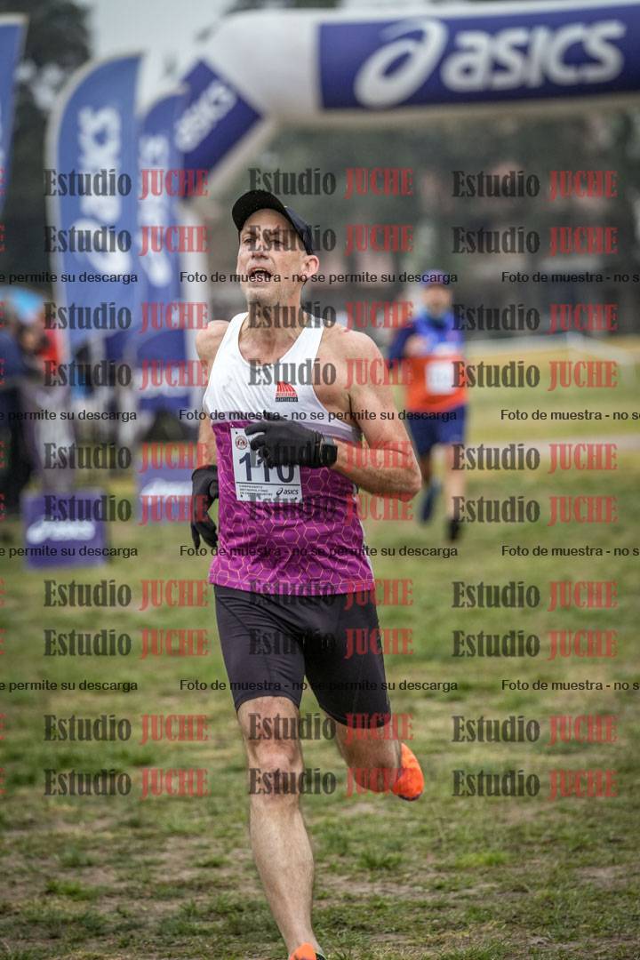 Fotos de la llegada del cross de 4000 m - mujeres y varones
