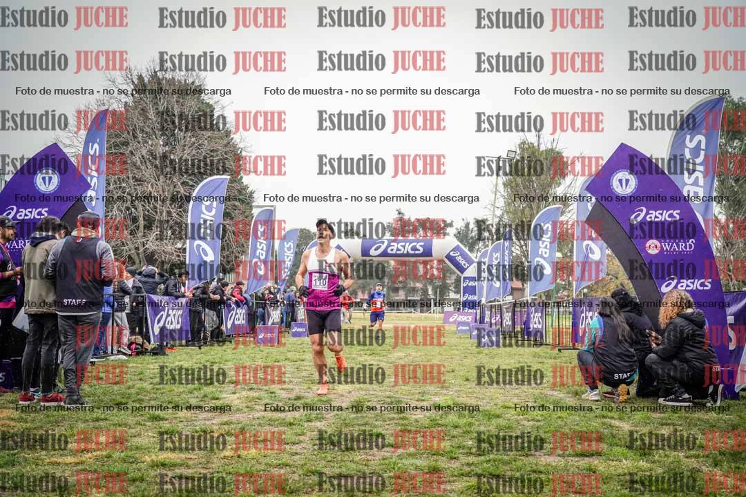 Fotos de la llegada del cross de 4000 m - mujeres y varones