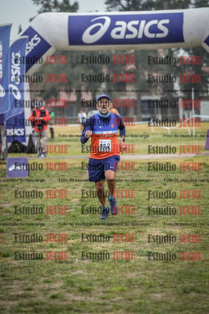 Fotos de la llegada del cross de 4000 m - mujeres y varones