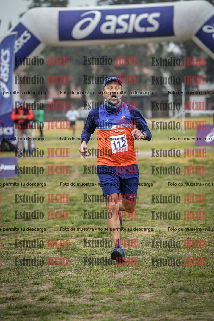 Fotos de la llegada del cross de 4000 m - mujeres y varones