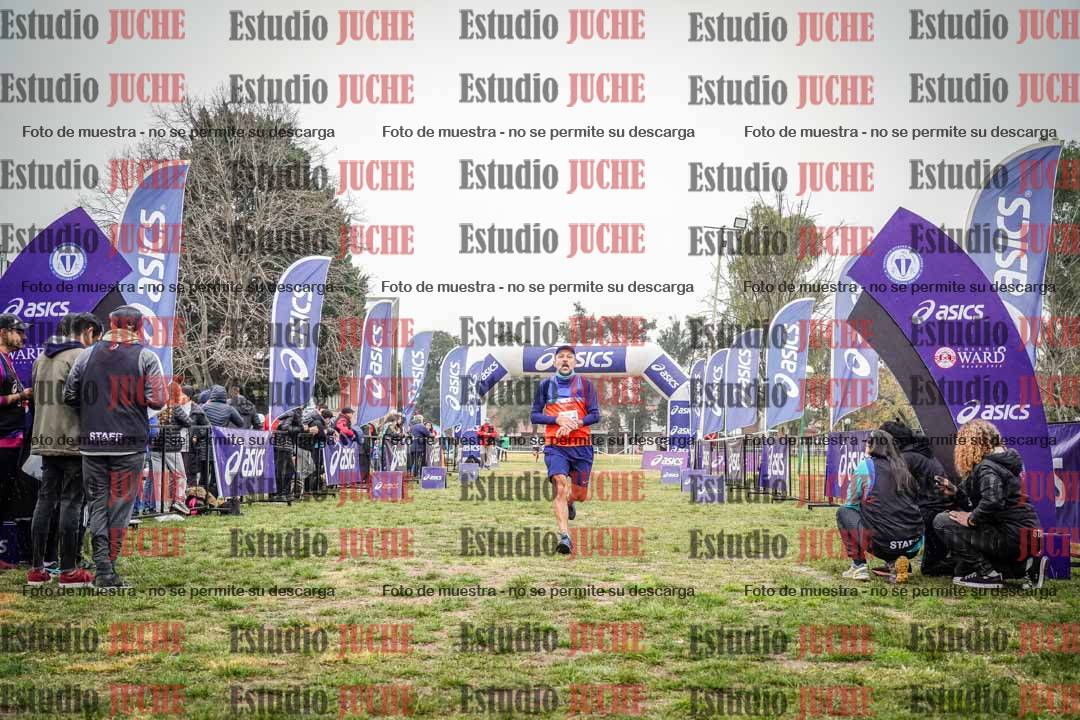 Fotos de la llegada del cross de 4000 m - mujeres y varones