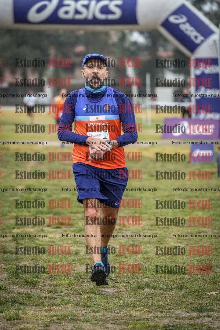 Fotos de la llegada del cross de 4000 m - mujeres y varones