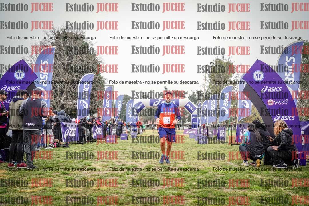 Fotos de la llegada del cross de 4000 m - mujeres y varones