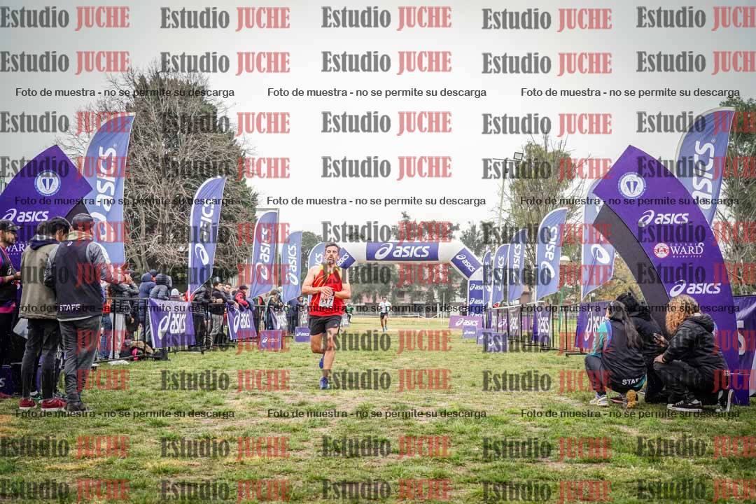 Fotos de la llegada del cross de 4000 m - mujeres y varones