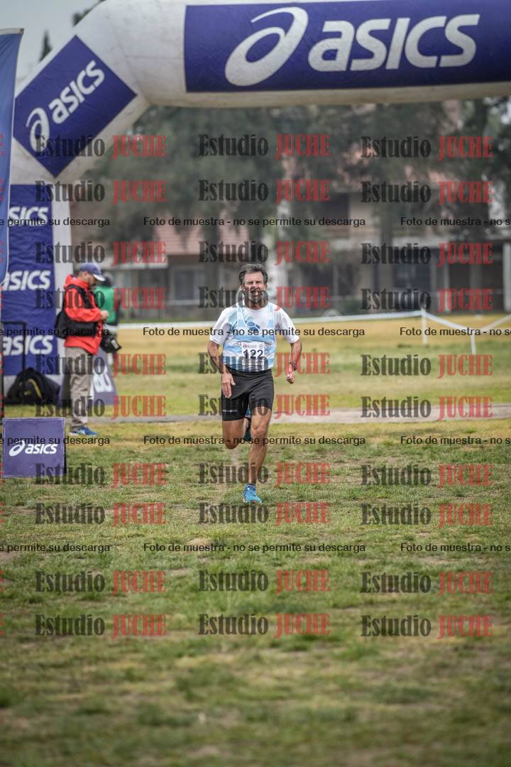 Fotos de la llegada del cross de 4000 m - mujeres y varones