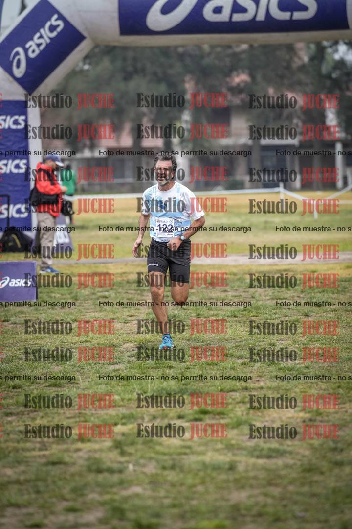 Fotos de la llegada del cross de 4000 m - mujeres y varones