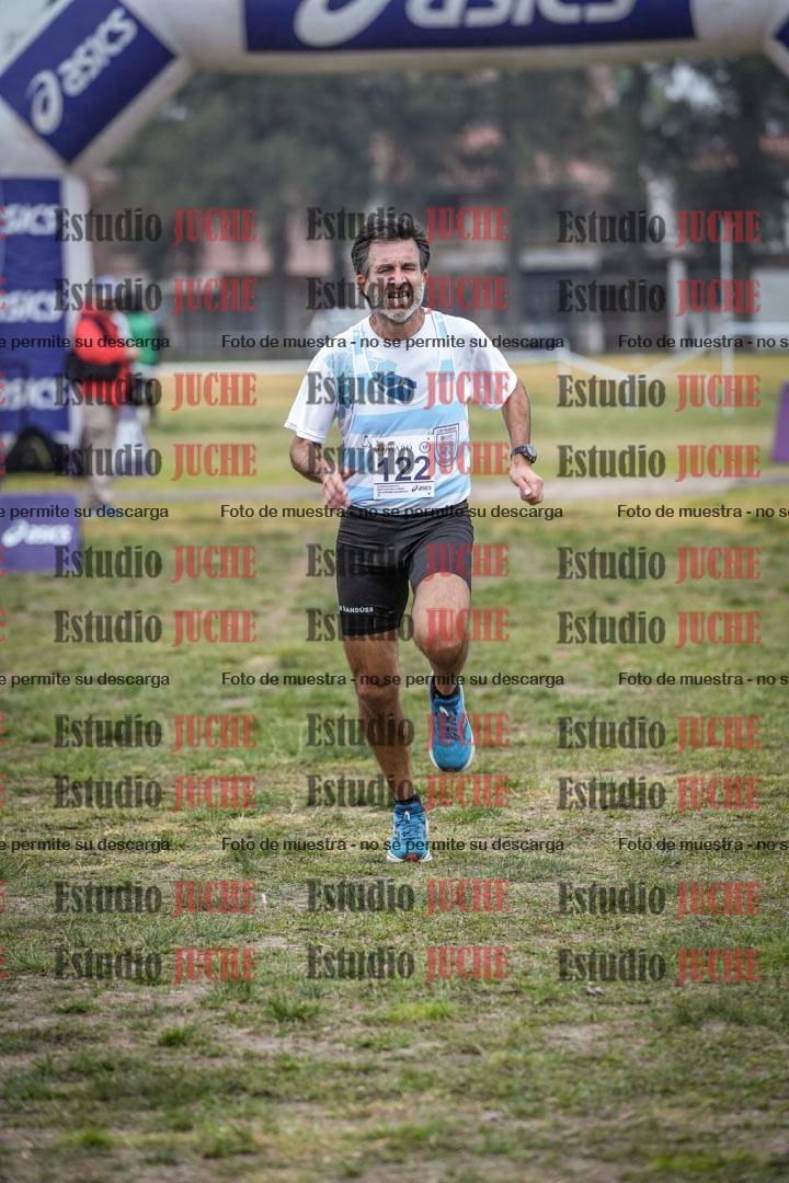 Fotos de la llegada del cross de 4000 m - mujeres y varones