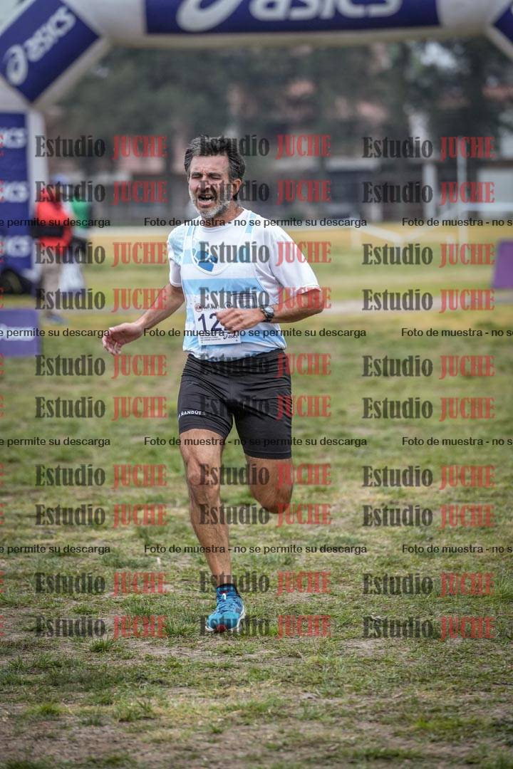 Fotos de la llegada del cross de 4000 m - mujeres y varones