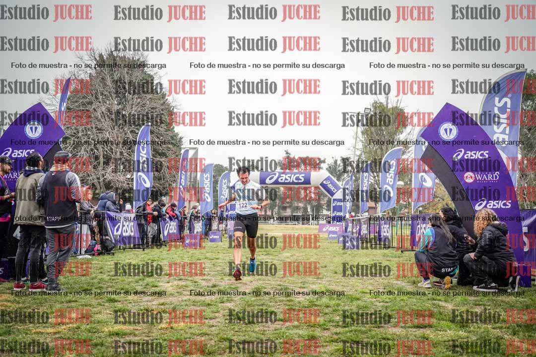 Fotos de la llegada del cross de 4000 m - mujeres y varones