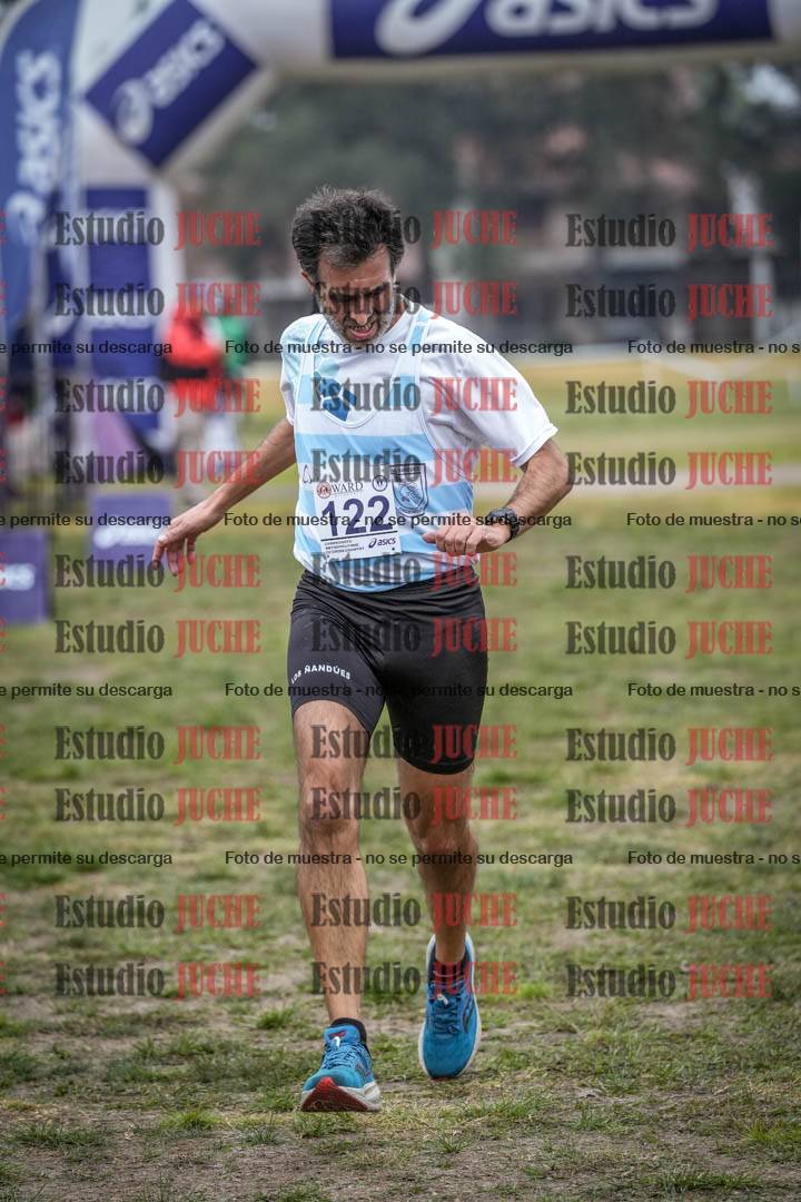 Fotos de la llegada del cross de 4000 m - mujeres y varones