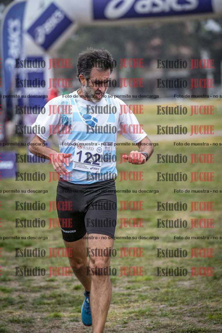 Fotos de la llegada del cross de 4000 m - mujeres y varones