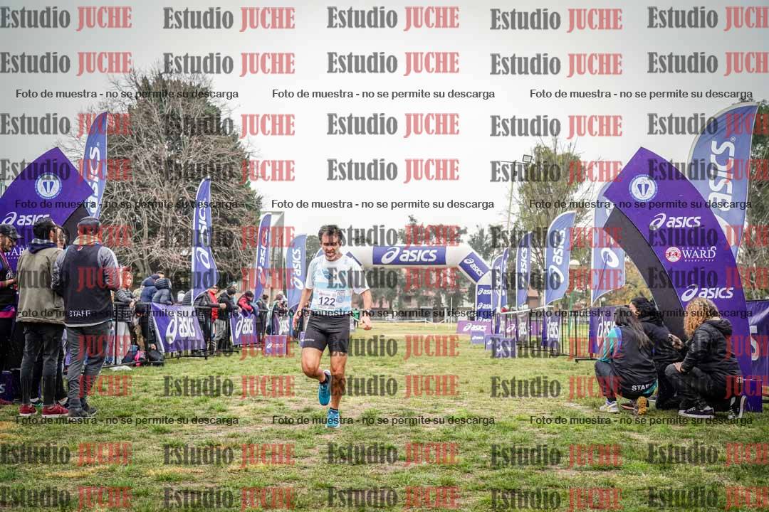 Fotos de la llegada del cross de 4000 m - mujeres y varones