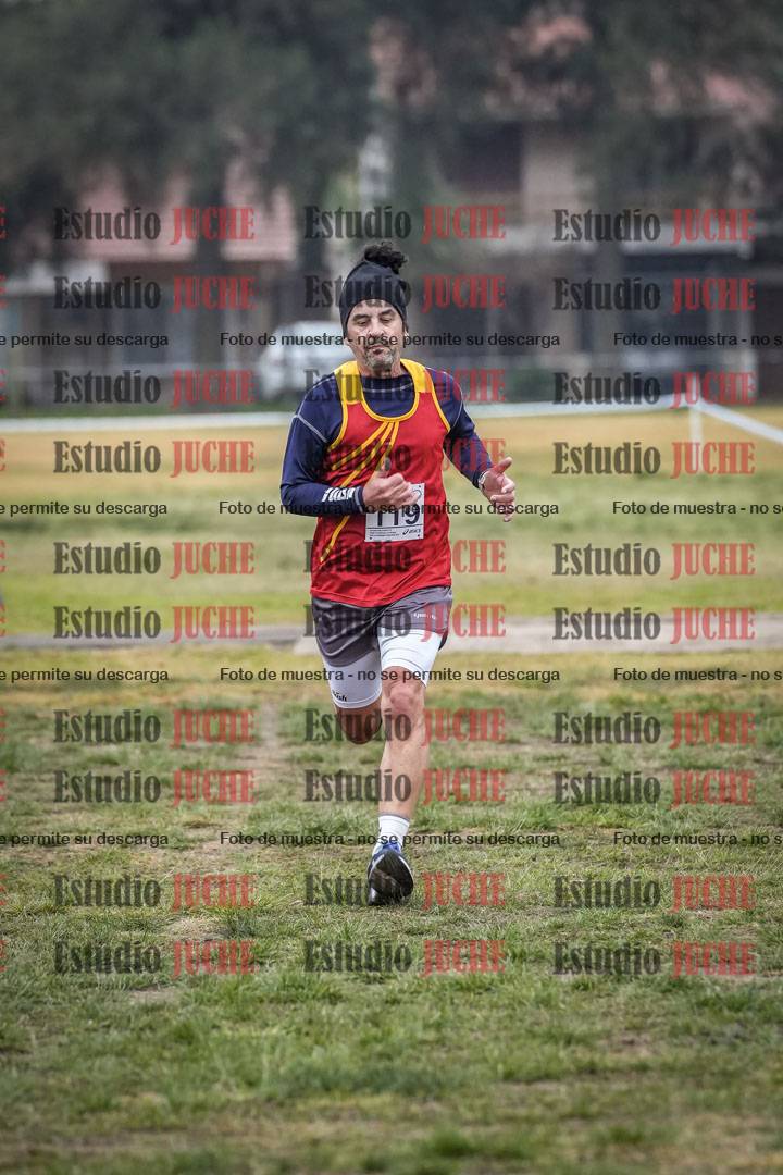 Fotos de la llegada del cross de 4000 m - mujeres y varones